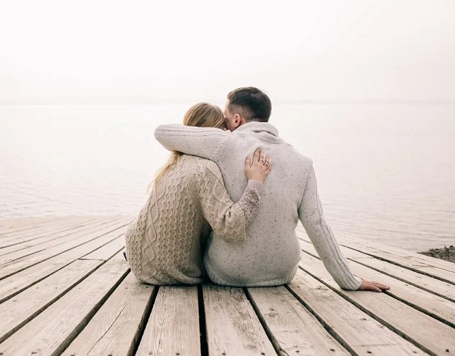 hug day shayari for girlfriend in hindi